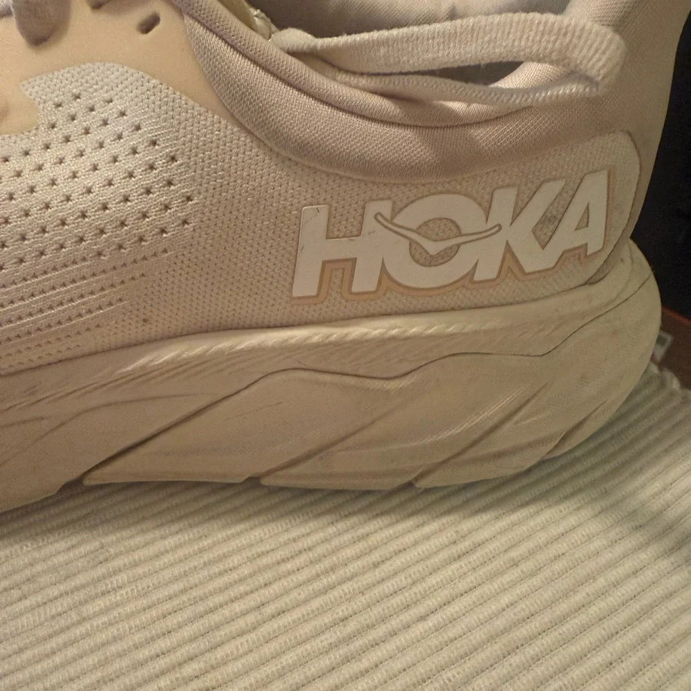 HOKA Women’s Running Shoes – 9.5– Light Pink/Peach